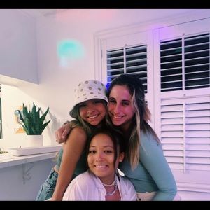 Meet your Posher, Landry